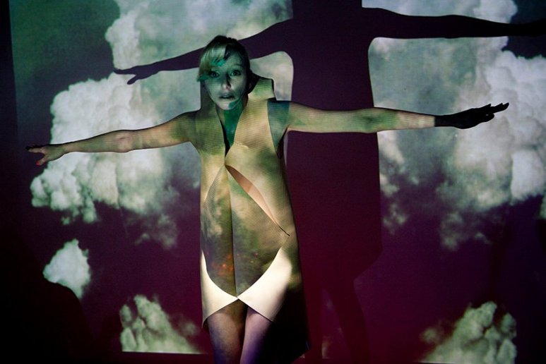 PROD: LIBERTARIAN MAG / PH: FEDE WELER / MAKE UP & HAIR: JOY BLANCO PARA JAZMÍN CALCARAMI ESTUDIO